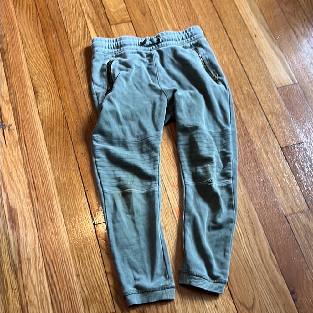 H&M Olive kids 6-7 Sweatpants with Elastic Waistband and Tapered Legs